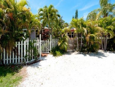 Anna Maria beach cottage short walk to beach